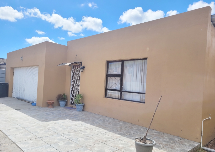 4 Bedroom Property for Sale in Vredelust Western Cape